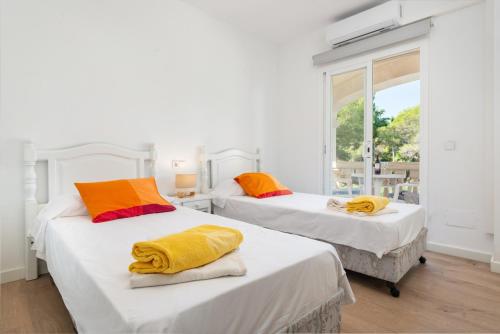 En eller flere senge i et værelse på Apartment Countess of the Bay Garden E at Alcudia Beach