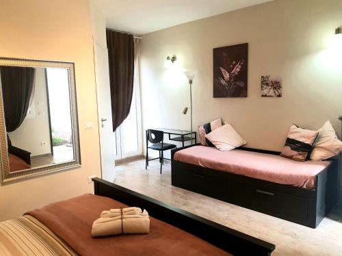 a hotel room with two beds and a mirror at La Collina dei Cavalieri in Belvedere Ostrense