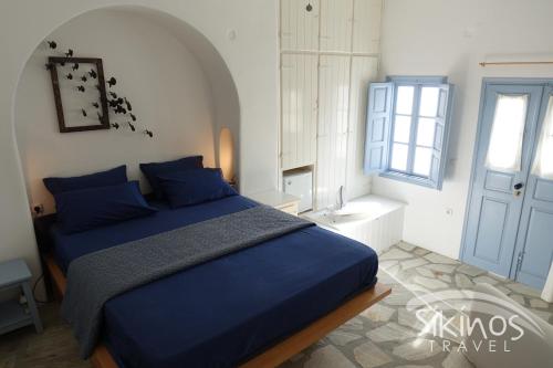 Postel nebo postele na pokoji v ubytování Seaside Traditional Cycladic House