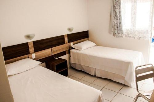 Tempat tidur dalam kamar di Hotel Ouro Negro