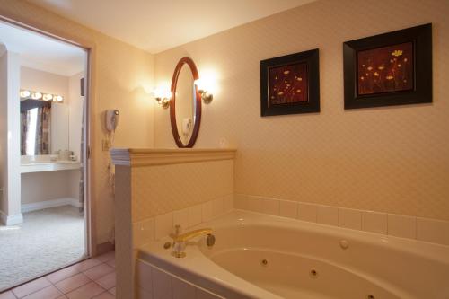 Gallery image of The Fredericton Inn in Fredericton
