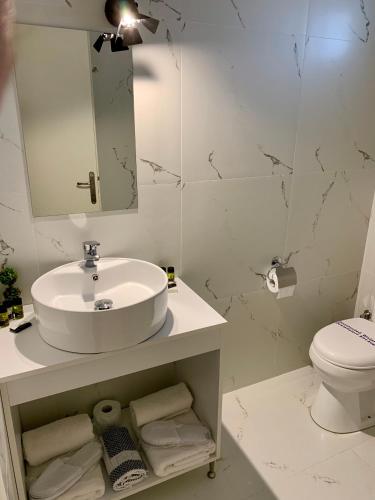 Bilik mandi di Luxor Premium Suites