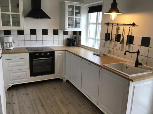 Køkken eller tekøkken på Løkken Badehotel Apartments