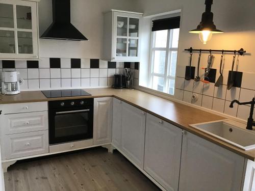 Køkken eller tekøkken på Løkken Badehotel Apartments
