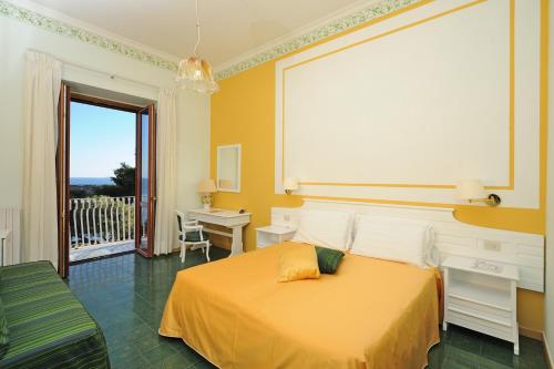 Ένα ή περισσότερα κρεβάτια σε δωμάτιο στο Hotel La Bussola