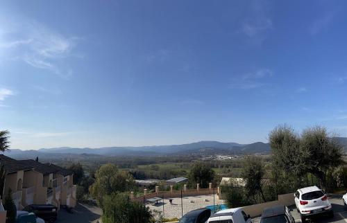 A general mountain view or a mountain view taken from the holiday home