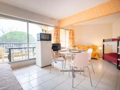 Studio Escale Port-1 by Interhome