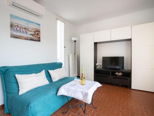 Μια τηλεόραση ή/και κέντρο ψυχαγωγίας στο Holiday Home Grau Village-1 by Interhome