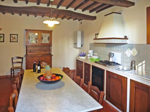 Dapur atau dapur kecil di Holiday Home Campiglia-6 by Interhome