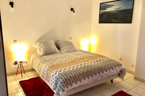 Ένα ή περισσότερα κρεβάτια σε δωμάτιο στο Appart proche gare + Parking , Impasse tranquille