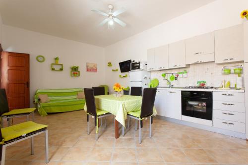 a kitchen and dining room with a table and chairs at Casa Gavi in Tre Fontane