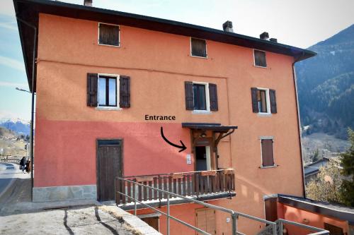 a house on a hill with a balcony at Casa Paradiso in Vione