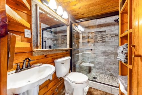 ห้องน้ำของ Rich Mountain Bungalow
