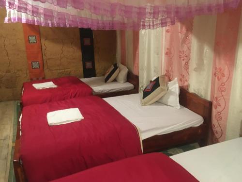 Postel nebo postele na pokoji v ubytování Dồn Dao Homestay