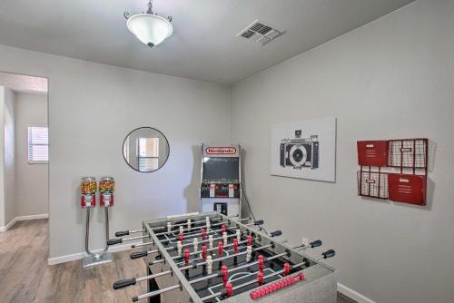 Φωτογραφία από το άλμπουμ του Game Room and Pool Spacious Queen Creek Home! σε Queen Creek