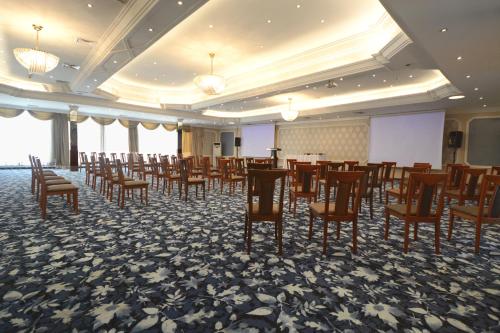 a room with a bunch of chairs and tables at Akgun Istanbul Hotel in Istanbul