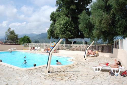 Bazén v ubytování CAMPING U SOMMALU nebo v jeho okolí