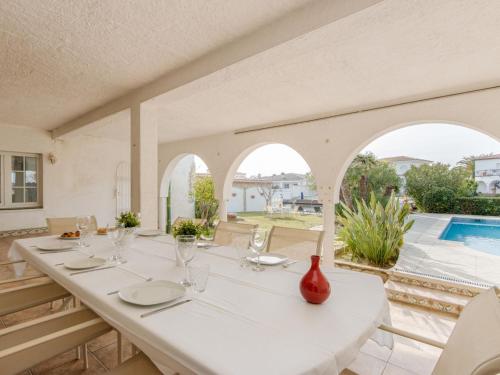 Bazén v ubytování Holiday Home Residencia Marítima by Interhome nebo v jeho okolí