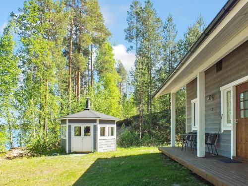 Galería fotográfica de Holiday Home Hot pool cottage laurinranta by Interhome en Ihamaniemi