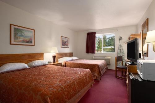 Ένα ή περισσότερα κρεβάτια σε δωμάτιο στο Super 8 by Wyndham Johnstown