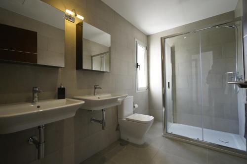 A bathroom at Casa Achaman - Contemporary style villa with outstanding views