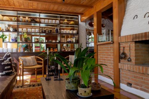 a living room with a couch and a table in a room at Hotel Boutique y Restaurante Panisté in Santa Cruz Verapaz