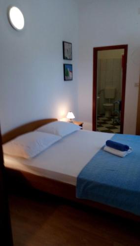 A 4 apt with patio & sea view close to the beach