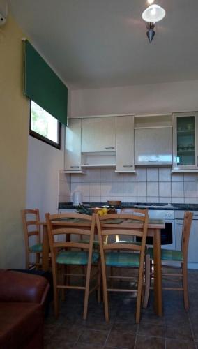 A 4 apt with patio & sea view close to the beach
