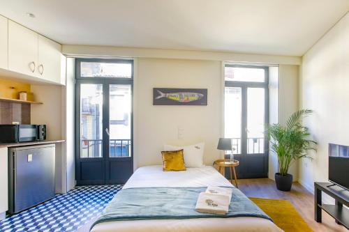 a bedroom with a large bed in a room at Oliveira Apartment`s in Porto