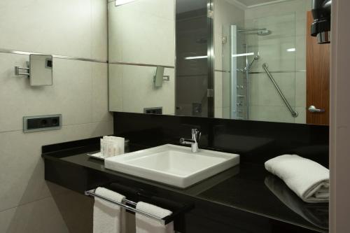 A bathroom at Primus Valencia
