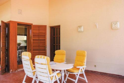 2 bedrooms villa at Mazara del Vallo 200 m away from the beach with enclosed garden and wifi