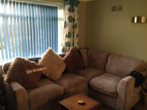 a living room with a couch and a window at JOE'S PLACE in Retford