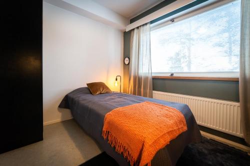 Кровать или кровати в номере Kulkuri hostellit Hämeenlinna