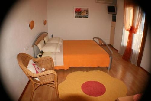 Posteľ alebo postele v izbe v ubytovaní Studio apartment in Bol with sea view, balcony, air conditioning, Wi-Fi (3417-3)