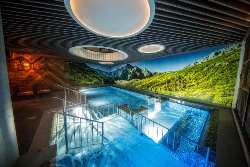 Bazén v ubytovaní Mountain Shelter Apartments alebo v jeho blízkosti