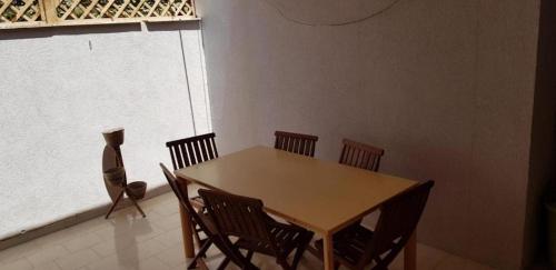a table and chairs in a room with a window at Casa O'Scia in Lampedusa