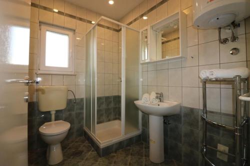 Kúpeľňa v ubytovaní Bungalow Porec (4400-8)