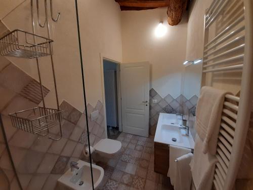 Ett badrum på Il Vicolo