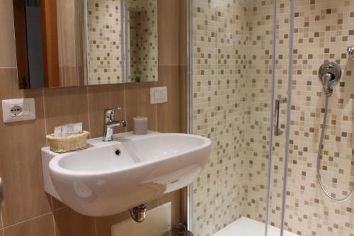 Ένα μπάνιο στο Hotel Mediterraneo