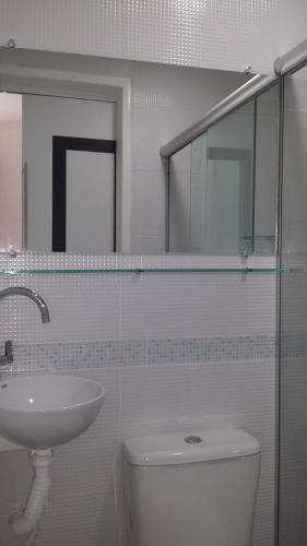 Bilik mandi di Flat Winterville Residence Gravatá