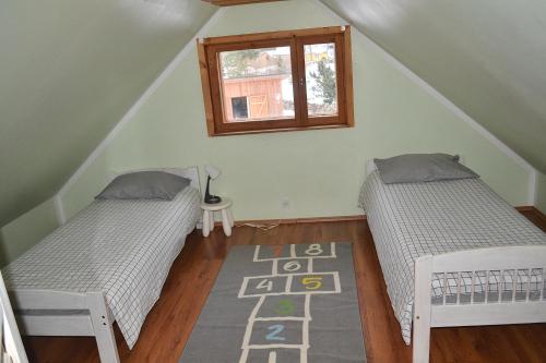 Un pat sau paturi într-o cameră la Nõmme Holiday Home