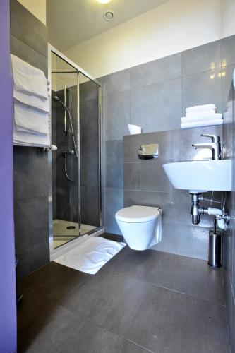 Bathroom sa Hostel Promenada