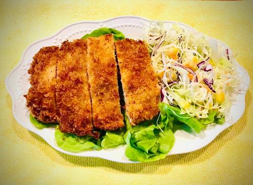 ゲストハウスの敷地内または近くでの食事または食べ物