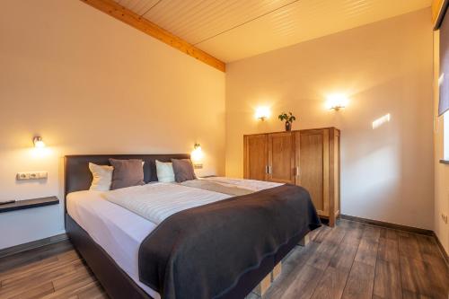 Postel nebo postele na pokoji v ubytování Kaiser´s Weinland Hotel