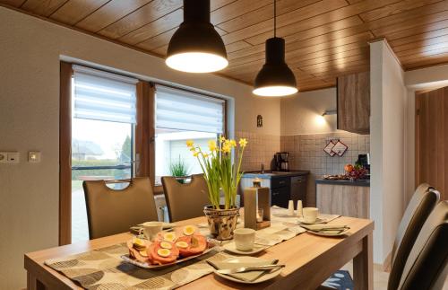 a kitchen and dining room with a wooden table at Ferienhaus Götten in Hontheim