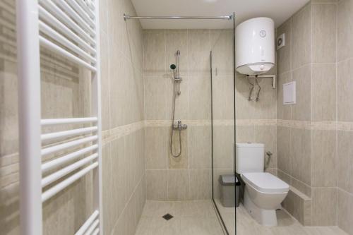 A bathroom at Modern and Bright Apartments near Center - FREE PARKING