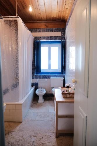 Kylpyhuone majoituspaikassa Azoia 10 - Casas de Campo & Hostel