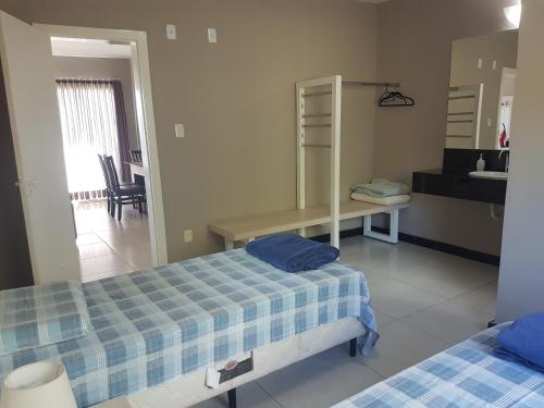 a hospital room with two beds and a kitchen at Mirante de Escarpas 1501 in Capitólio