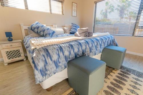Säng eller sängar i ett rum på Salty Corner Cottage Swakopmund