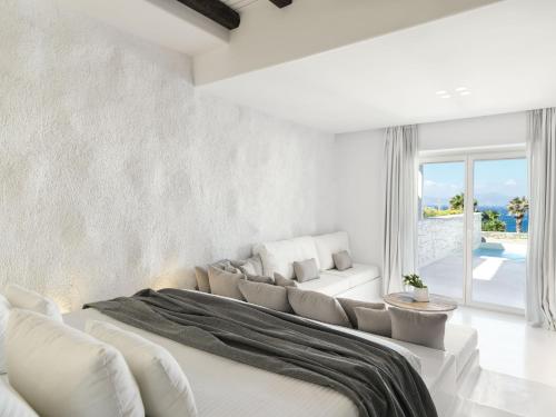 Voodi või voodid majutusasutuse Mykonos Earth Suites toas